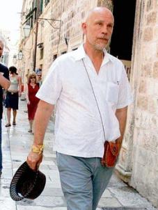 John Malkovich bummelt durch Dubrovnik