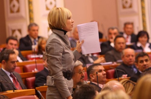 Za nas je relevantno je li premijerka kao Poncije Pilat oprala ruke od problema i znaju�i da teritorijalne ustupke ne�e mo�i izbje�i, odlu�ila ga predati arbitrima - Ingrid Anti�evi� Marinovi�.